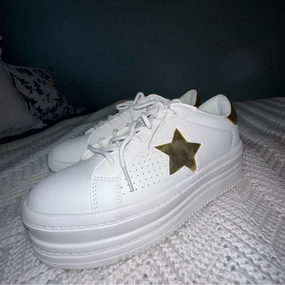 Belos Memory Foam Fashion Platform White  Sneakers with Gold Star - Size 9 - Picture 2 of 6